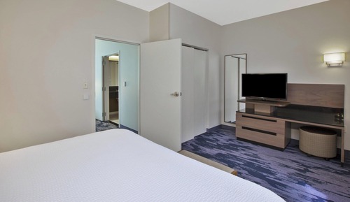 Room, 1 King Bed, Non Smoking (Hearing Accessible)