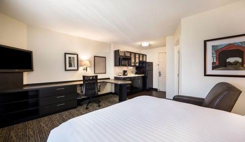 Studio Suite, 1 Queen Bed, Accessible (Mobility Roll in Shower)