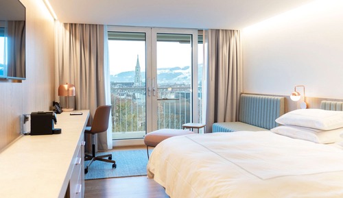 Swiss Advantage Room with 1 king size bed (180c m) and small balcony