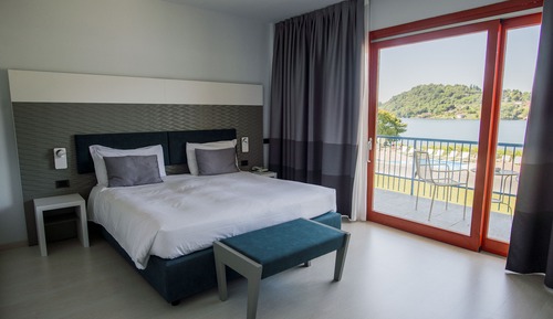 Double or Twin Room, Lake View (No Lift)