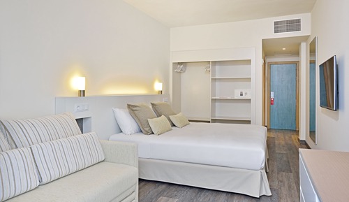 Family Room (2+2)