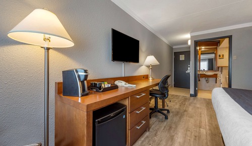 Standard Room, 1 King Bed, Accessible, Bathtub