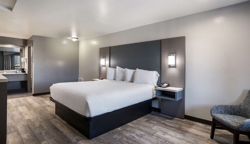 Standard Room, 1 King Bed, Accessible, Non Smoking