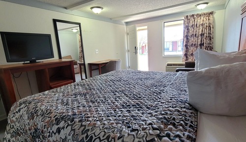 Standard Room, 1 King Bed, Accessible, Non Smoking