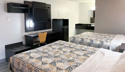 Deluxe Room, 2 Queen Beds, Non Smoking, Refrigerator & Microwave