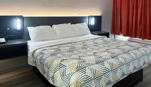 Deluxe Room, 1 King Bed, Non Smoking, Refrigerator & Microwave