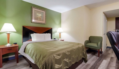 Standard Room, 1 Queen Bed, Accessible, Smoking