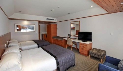 Premium Family Room (1 Queen and 2 Singles)