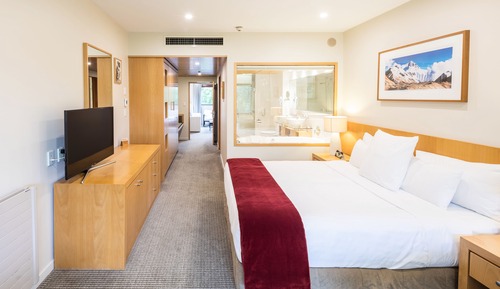 Business Suite, 1 King Bed, Mountain View