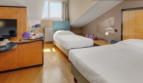 Triple Room, Tower