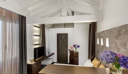 Deluxe Double Room, Courtyard View