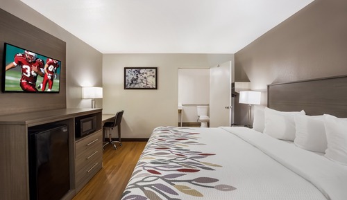 Deluxe Room, 1 King Bed, Accessible (Roll-In Shower, Smoke Free)