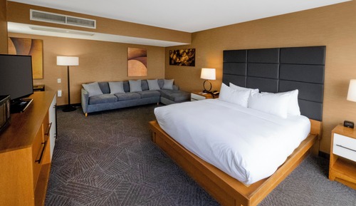 Room, 1 King Bed, Jetted Tub, River View (Balcony)