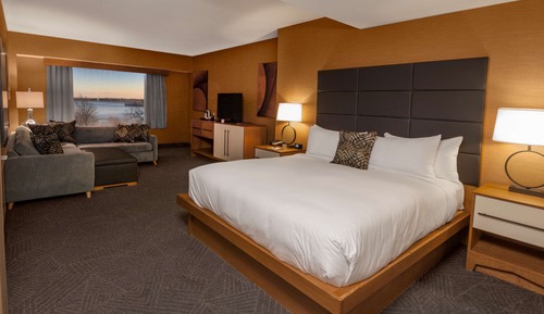 Room, 1 King Bed, Jetted Tub, River View