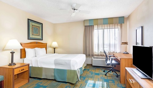 Suite, 1 Bedroom, Non Smoking (Limited View)
