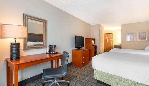 Family Room, 2 Queen Beds, Non Smoking, Refrigerator & Microwave (Pet Friendly;with Sofabed)