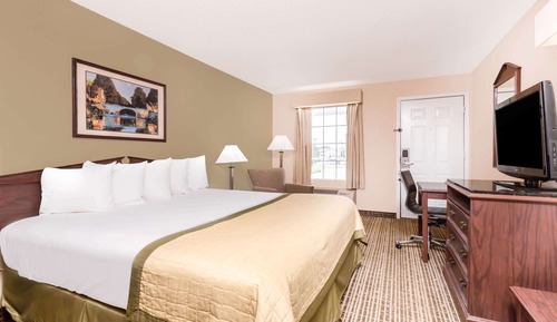 Standard Room, 1 King Bed, Non Smoking