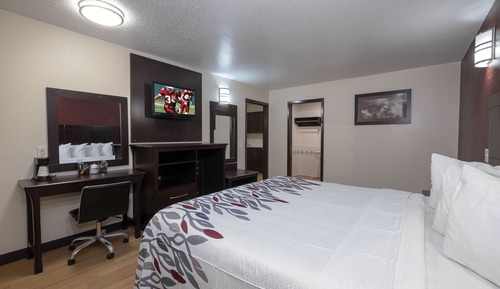Deluxe Room, 1 King Bed, Accessible, Non Smoking