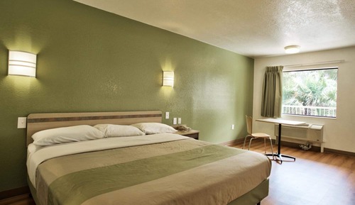Deluxe Room, 1 Queen Bed, Accessible, Non Smoking
