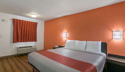 Deluxe Room, 1 Queen Bed, Accessible, Non Smoking