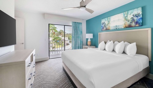 2 Bedroom Suite 1 King Bed and 2 Twin or 1 Queen Bed