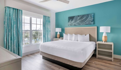2 Bedroom 1 King 2 Doubles Suite Hearing Accessible Tub