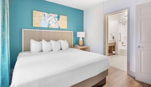 1 Bedroom Queen Suite Floors 2-3
