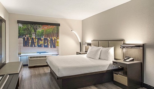 Standard Room, 1 King Bed, Jetted Tub
