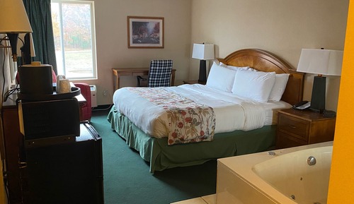 Standard Room, 1 King Bed, Non Smoking, Jetted Tub