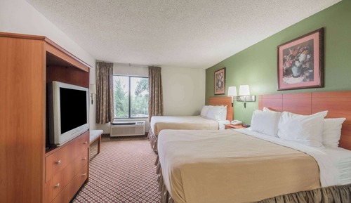 Studio Suite, 2 Queen Beds, Accessible, Smoking (Mobility/Hearing, Tub w/Grab Bars)