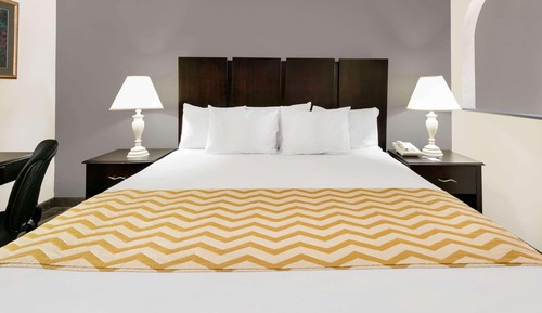 Deluxe Suite, 1 King Bed, Non Smoking