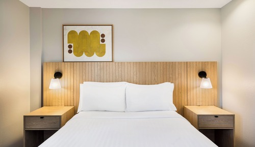 Suite, 1 Queen Bed with Sofa bed (Accessible, Mobility Roll-In Shower)