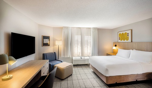 Deluxe Room, 1 King Bed (Studio Suite - King)