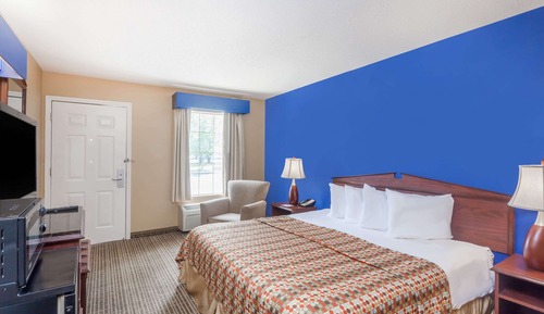 Room, 1 King Bed, Non Smoking (First Floor)