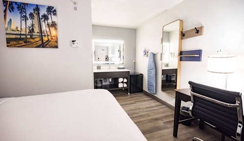 Room, 1 King Bed, Non Smoking