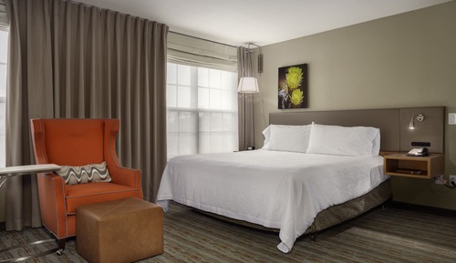 1 King Bed, Accessible w/ Tub