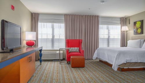Deluxe Room, 1 King Bed (Roll-In Shower)