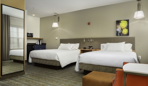 2 Queen Beds w/ Tub