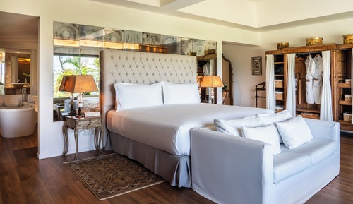 Grand Suite (Red Level Waterfall View)
