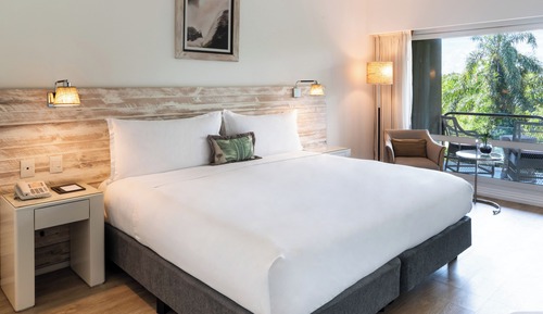 Deluxe King Bed Jungle View