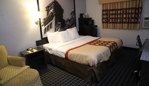 Standard Room, 1 King Bed