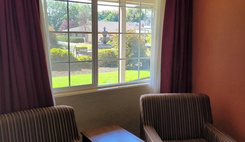 Standard Room, 1 King Bed, Non Smoking, Courtyard View