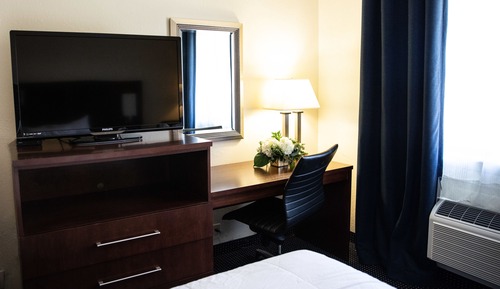 Single Room, 1 Queen Bed, Refrigerator & Microwave