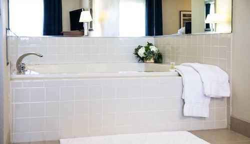 Suite, 1 King Bed, Jetted Tub