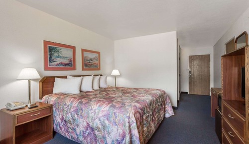 Standard Room, 1 King Bed, Accessible