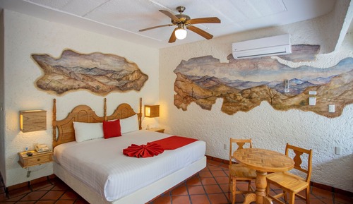 Terrace Suite, King bed and Jacuzzi