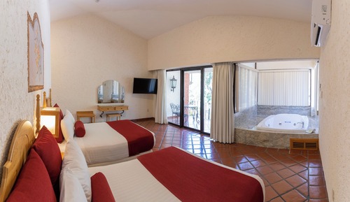 Terrace Suite with 2 beds and Jacuzzi