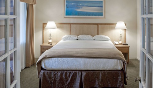 1 BEDROOM KING SUITE W/ACC ROLL-IN-SHOWER