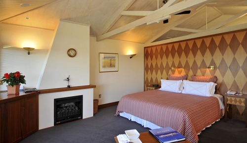 Lloyd Executive Suite