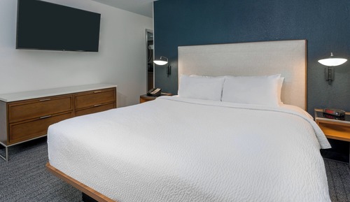Suite, 1 King Bed with Sofa bed, Non Smoking, Corner